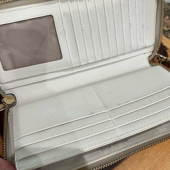 Michael Kors Abbey backpack and matching wallet - Picture 13 of 16